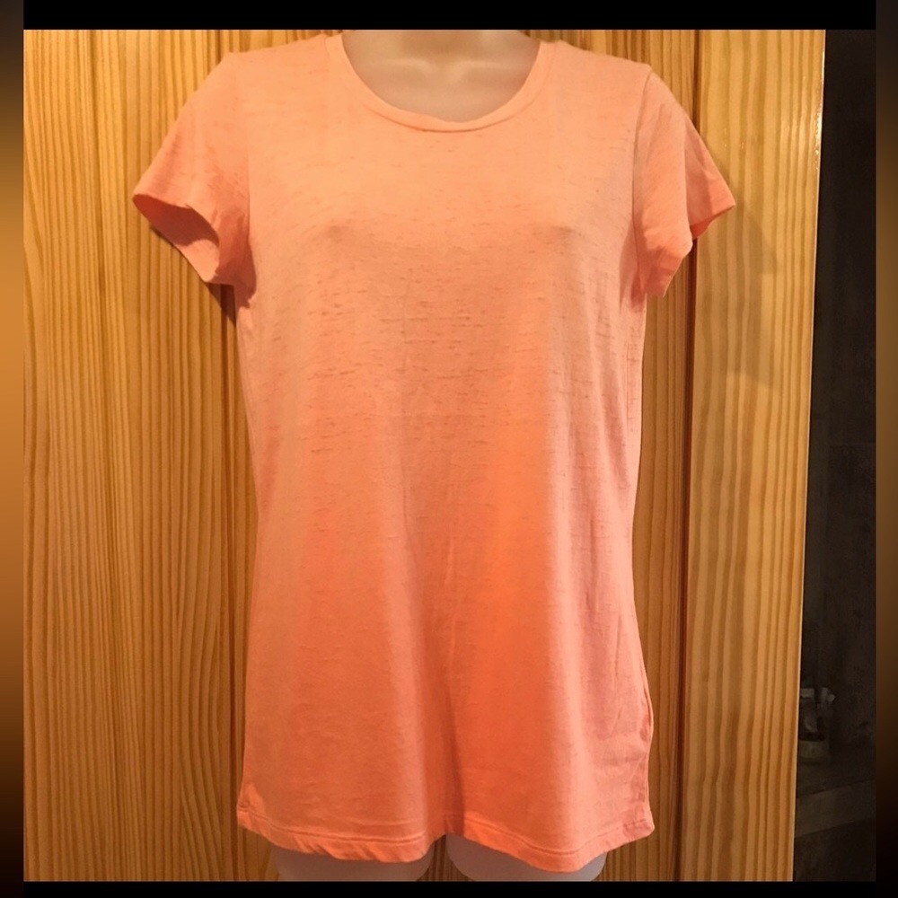 🎉4 For $25🎉NWOT GAP The Essential V-Neck Tee